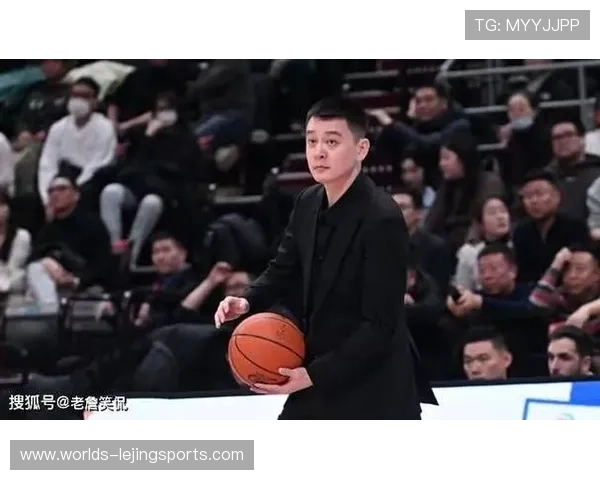 辽粤大战裁判判罚引争议，杨鸣抗议吃T